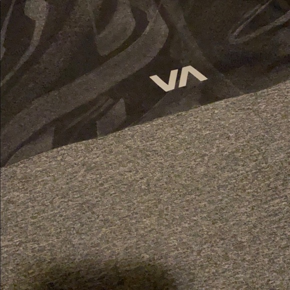 Men’s RVCA Workout Shirt - Picture 2 of 3